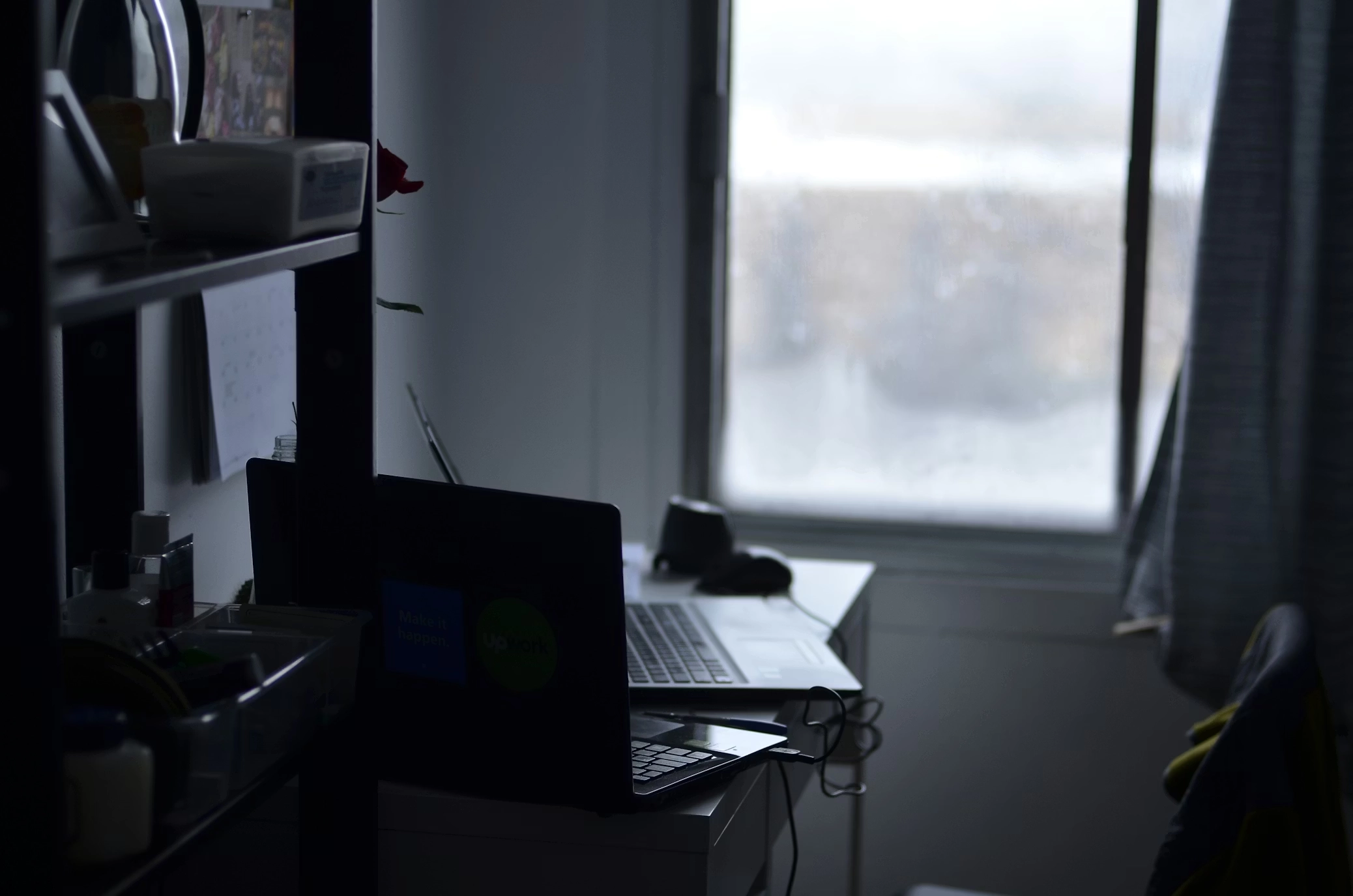 ما الذي يجعل زائر الموقع يشعر أن هناك إنساناً خلف الشاشة؟